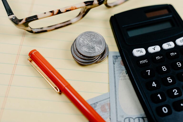Simple Budget Habits for Everyday Life: Easy Tips to Save Money